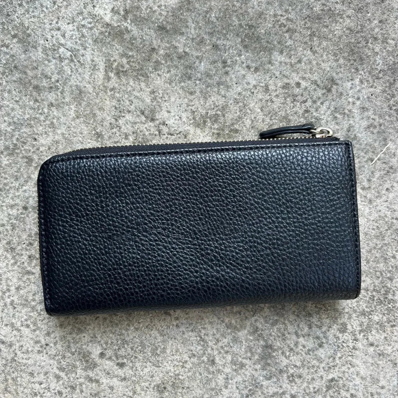 Liu Jo Zip around Wallet, 7.5” x 3 3/4” x 1” - Picture 2 of 10